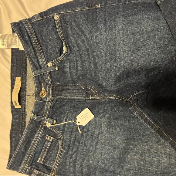 EUC Levi’s denim jeans. Size 8. - Picture 3 of 9